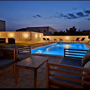  Appartement Lucy With Heated Pool & Free Private Parking Croatie